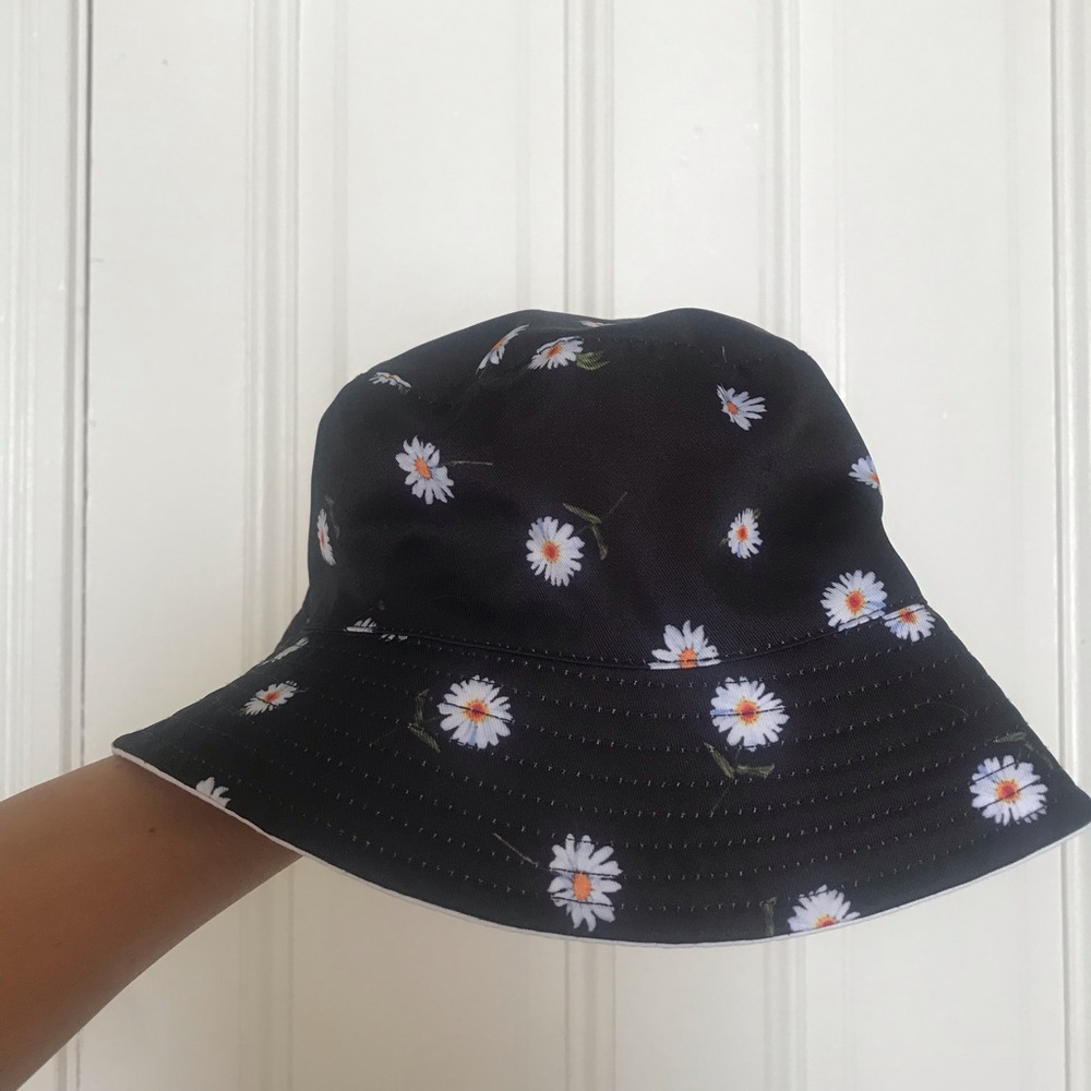 Alice + Olivia Daisy Bucket Hat